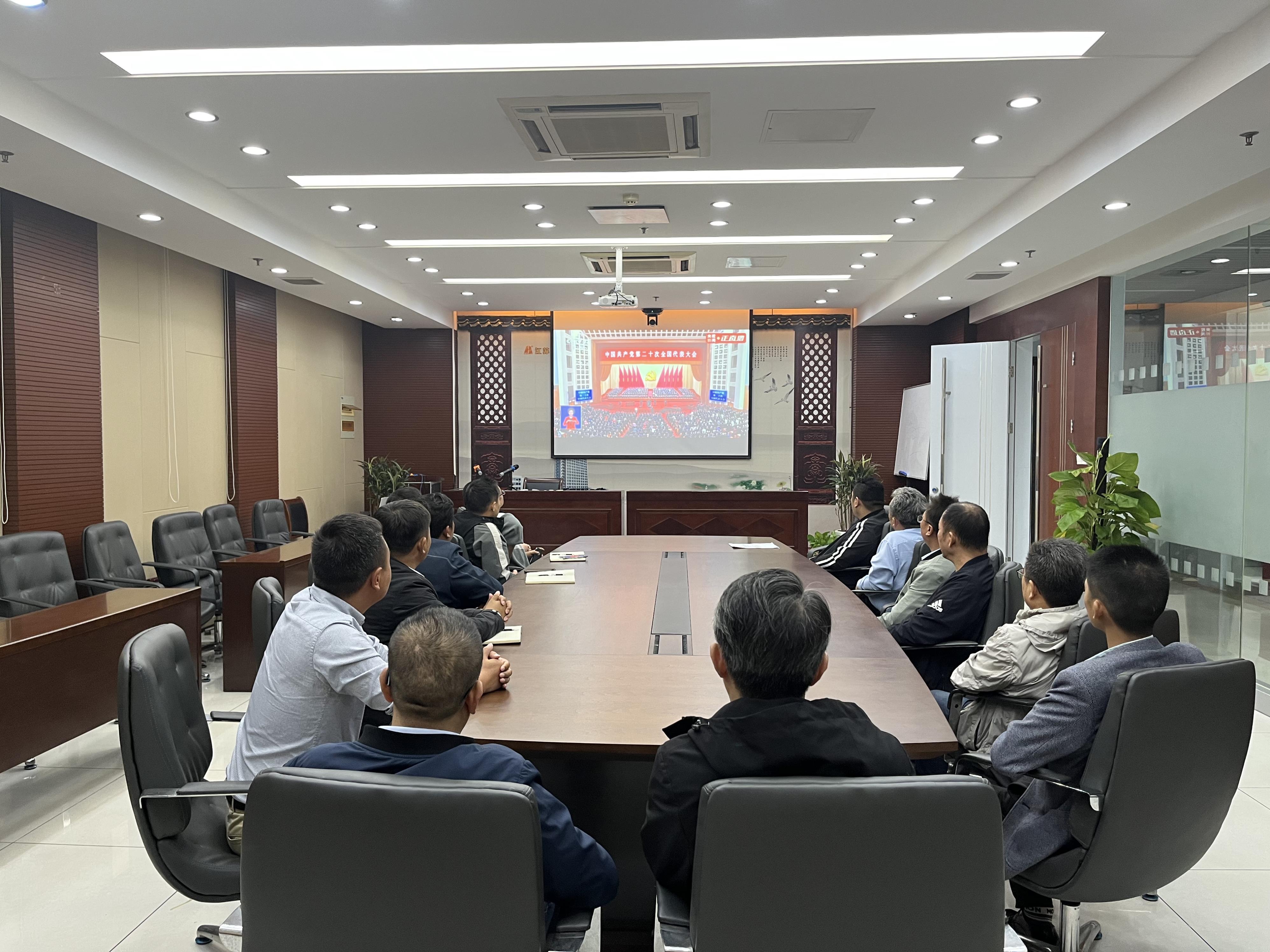 图1-14、万隆基础公司收看二十大开幕会.jpg