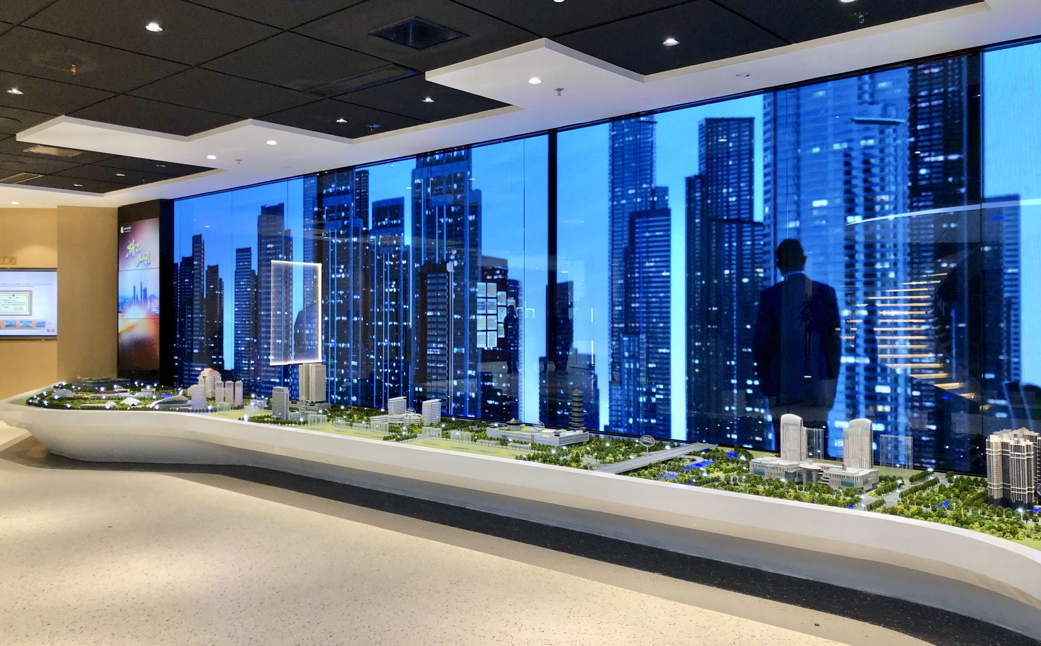 图1-25-6、展馆内景.jpg